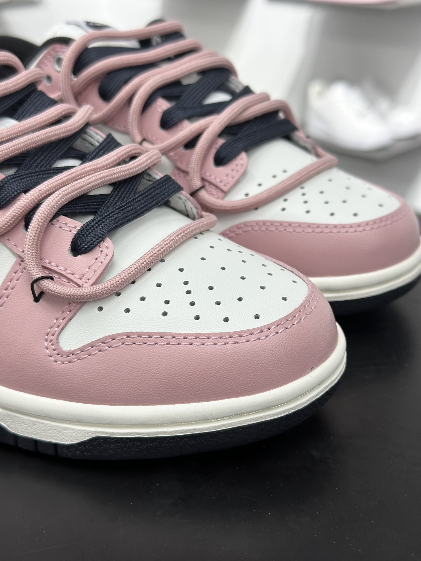 280 Nike SB Dunk Low 情人节黑粉 解构绑带 PB0510-055