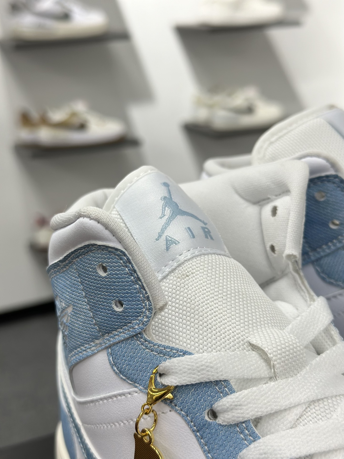 200 Nike AIR JORDAN 1 MID AJ1 乔1 耐克 低帮文化篮球鞋 HQ2005-100