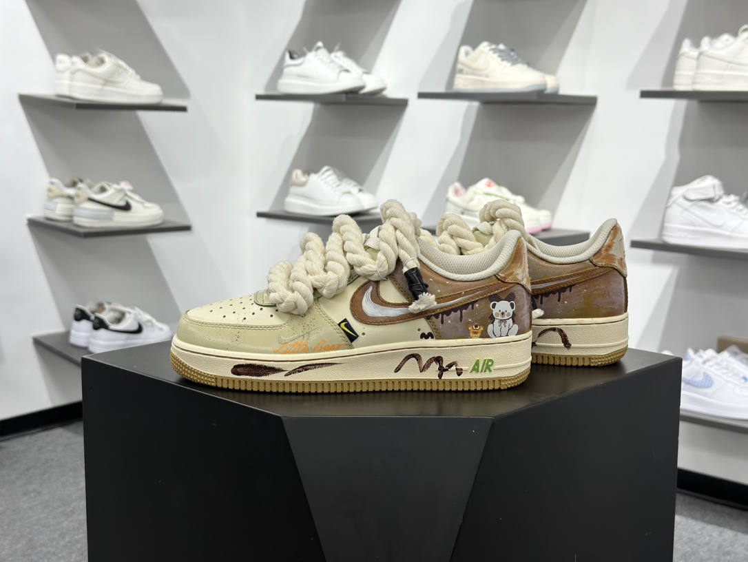 260 手绘涂鸦“奶咖小熊”Nike Air Force 1 “Milk coffee bear”空军一号定制板鞋 XL2321-666