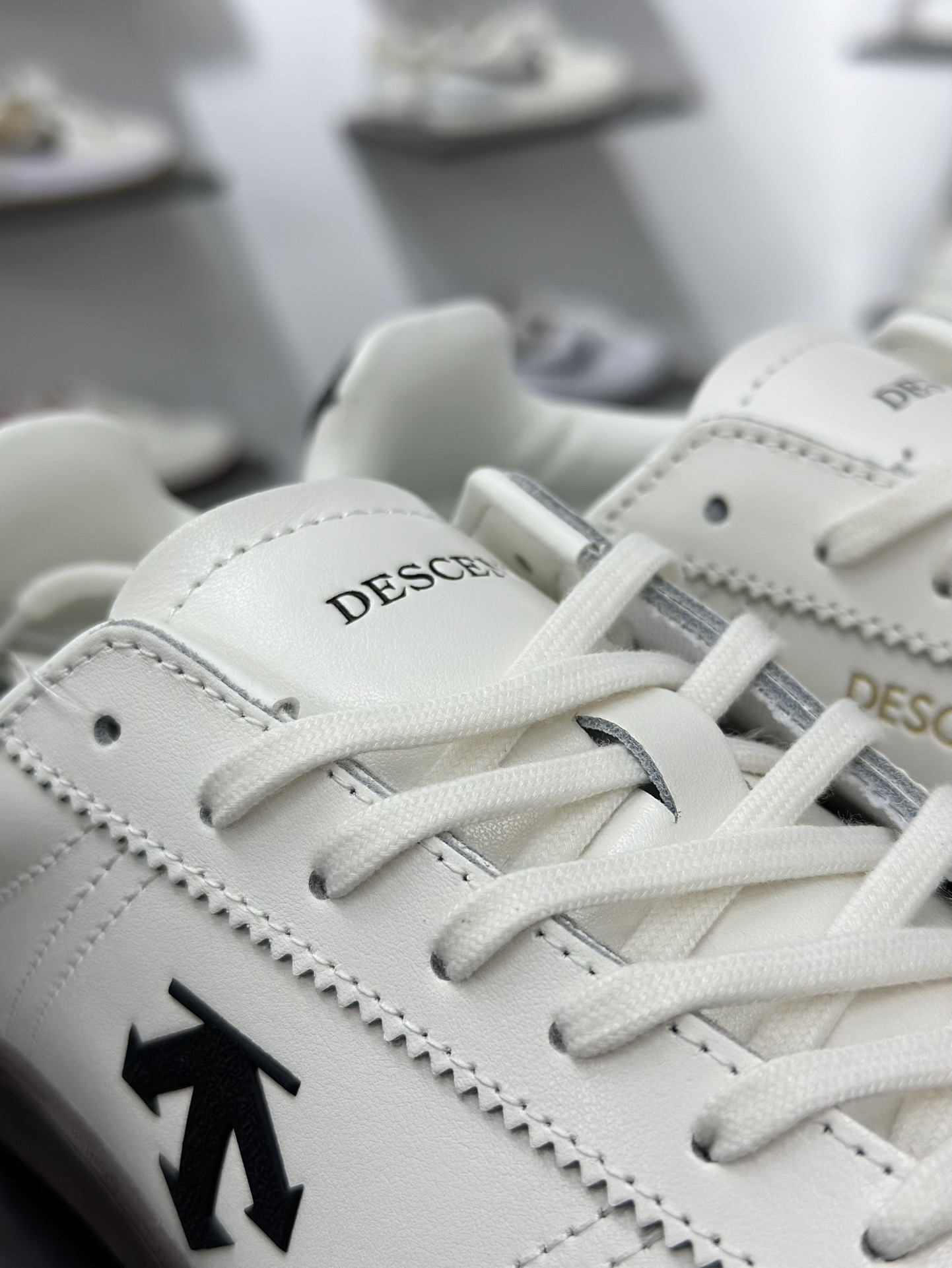 200 迪桑特CHRON TRAINER时尚潮流 休闲板鞋 SQ323LSN75