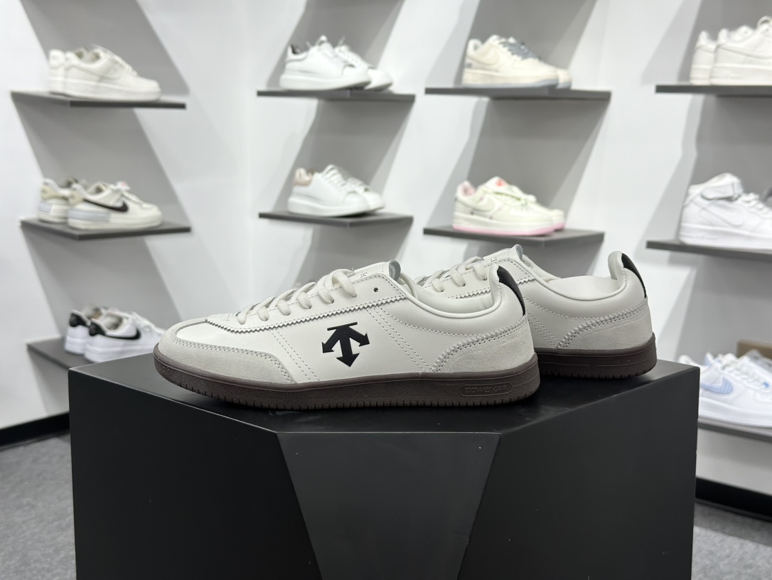 200 迪桑特CHRON TRAINER时尚潮流 休闲板鞋 SQ323LSN75