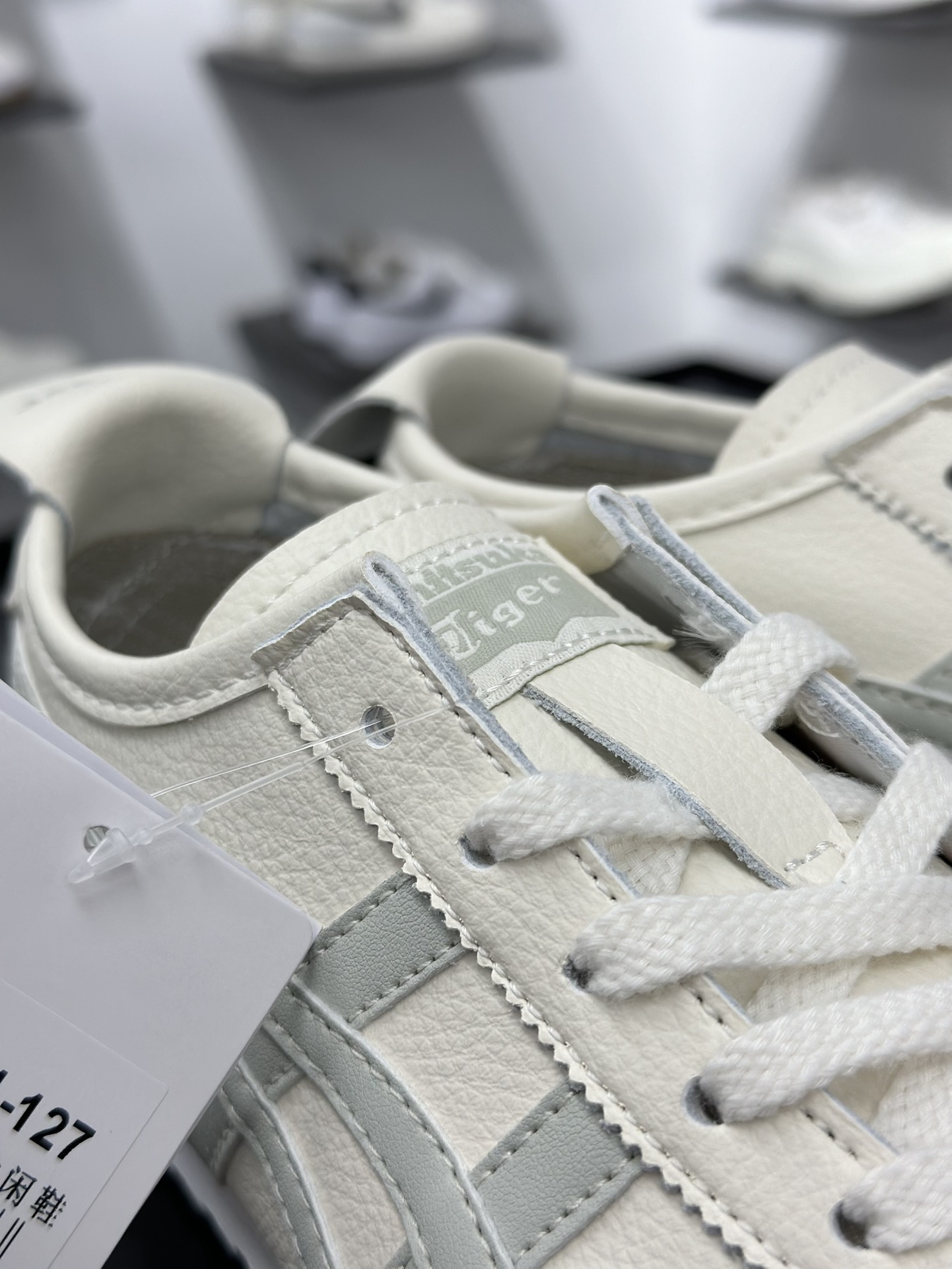 140 Asics Onitsuka Tiger MEXICO 66 亚瑟士鬼冢虎复古经典板鞋 1183A201-127
