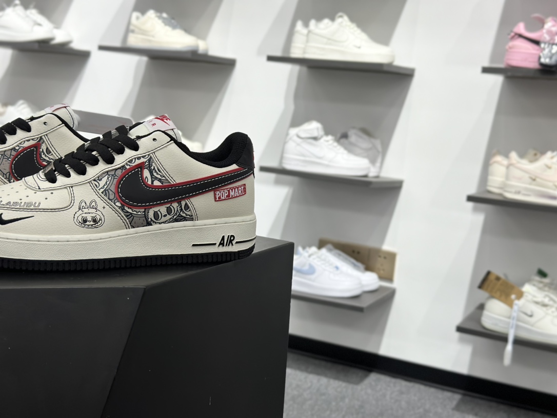 260 Air Force 1 ‘07 Low 拉布布涂鸦米黑红 HQ1688-001