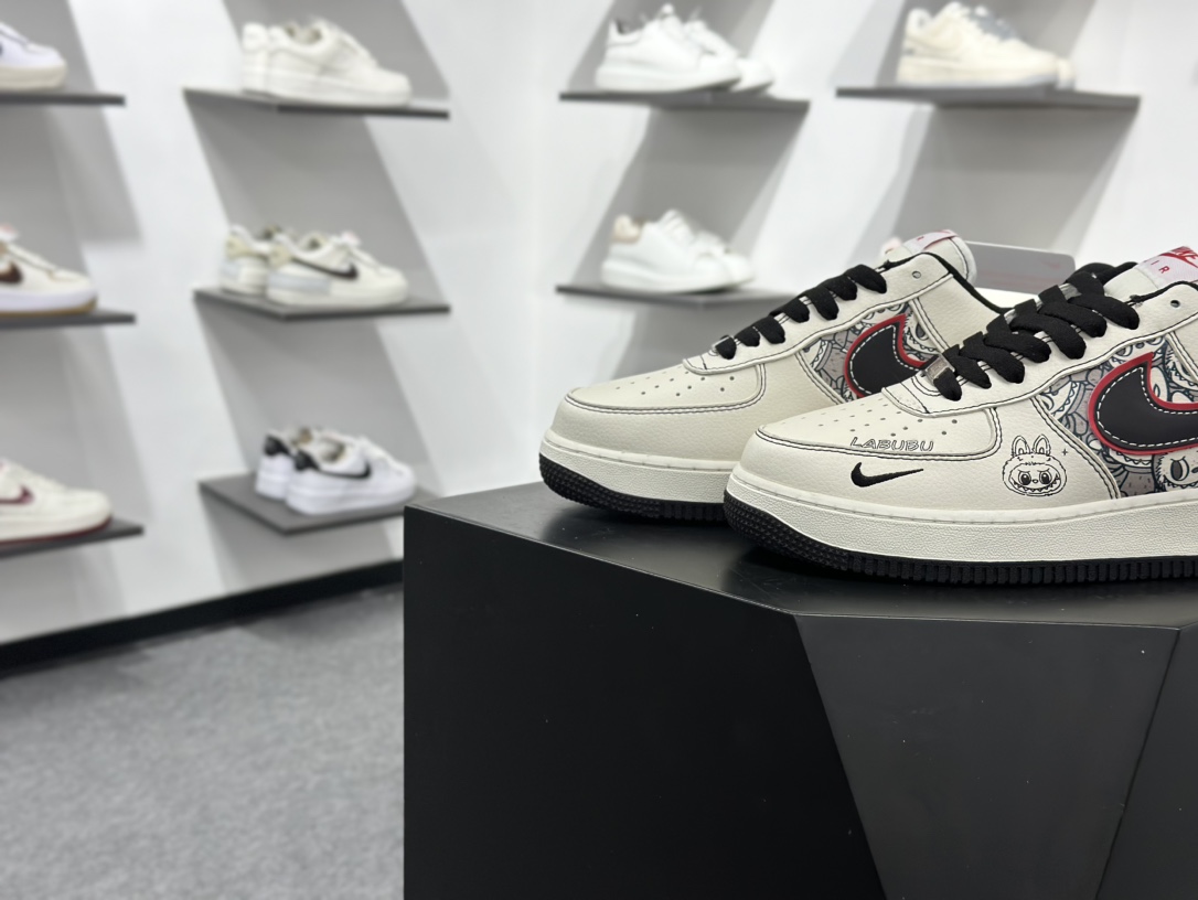 260 Air Force 1 ‘07 Low 拉布布涂鸦米黑红 HQ1688-001