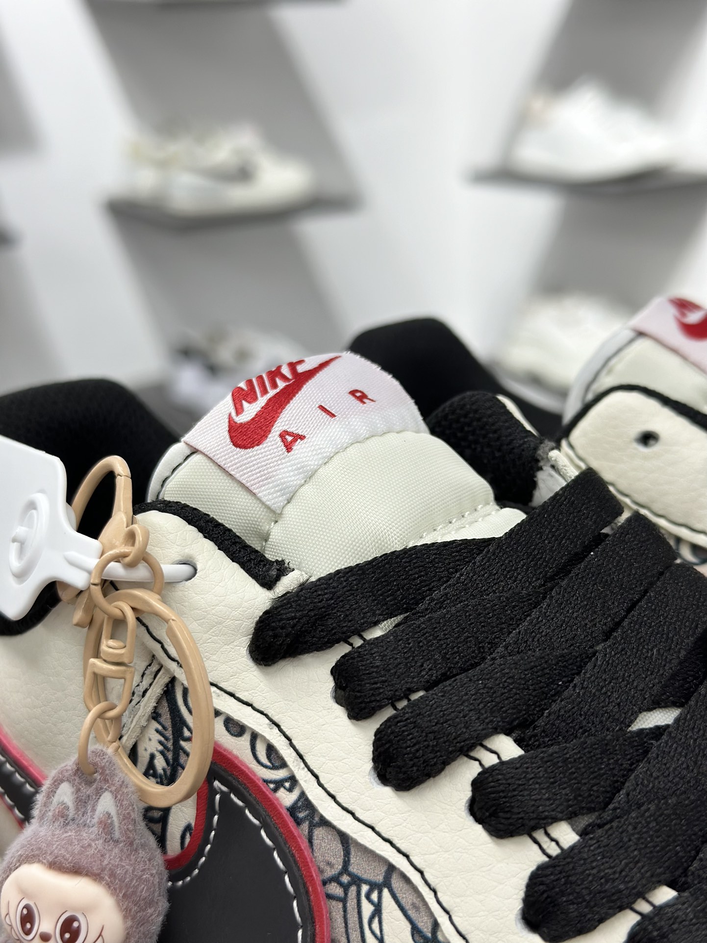 260 Air Force 1 ‘07 Low 拉布布涂鸦米黑红 HQ1688-001