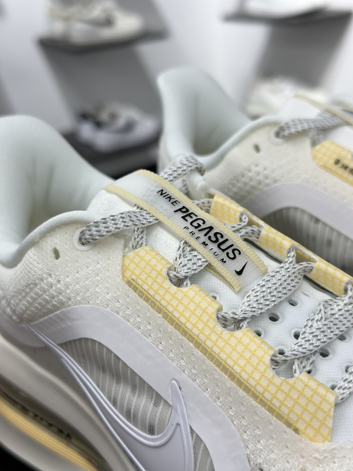 260 Nike Air Zoom Pegasus Premium 耐克 新款气垫缓震休闲跑步鞋 HQ2593-104