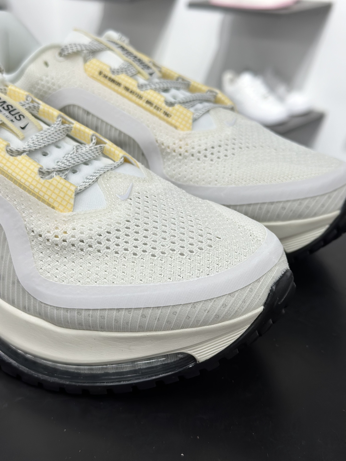 260 Nike Air Zoom Pegasus Premium 耐克 新款气垫缓震休闲跑步鞋 HQ2593-104