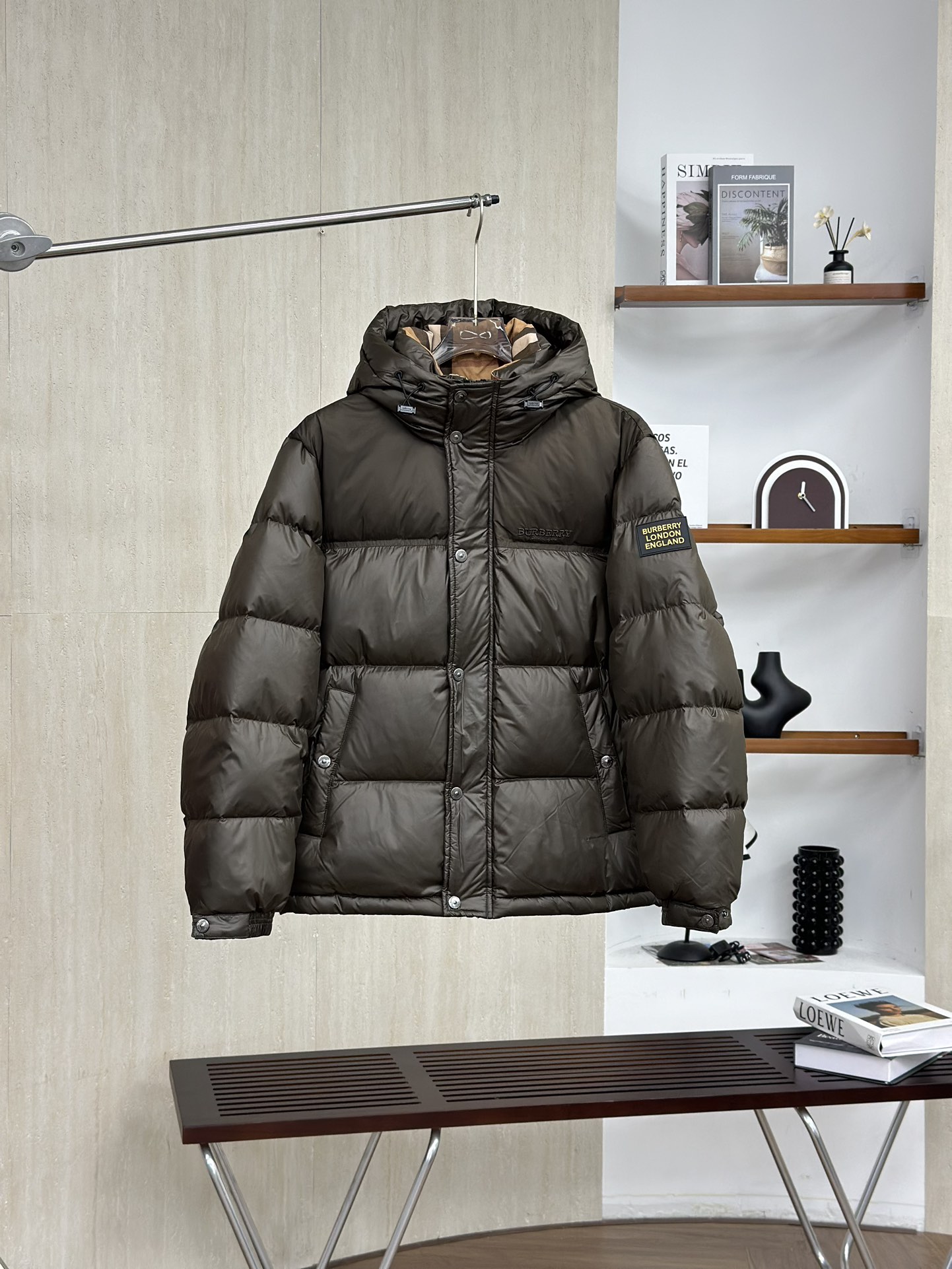 𝗕𝘂𝗿𝗯𝗲𝗿𝗿𝘆博柏利 /巴宝莉 字母徽章 羽绒服