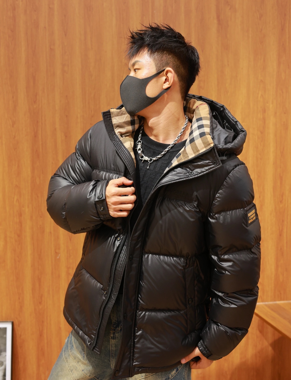 上身图分享
𝗕𝘂𝗿𝗯𝗲𝗿𝗿𝘆博柏利 /巴宝莉 字母徽章 羽绒服