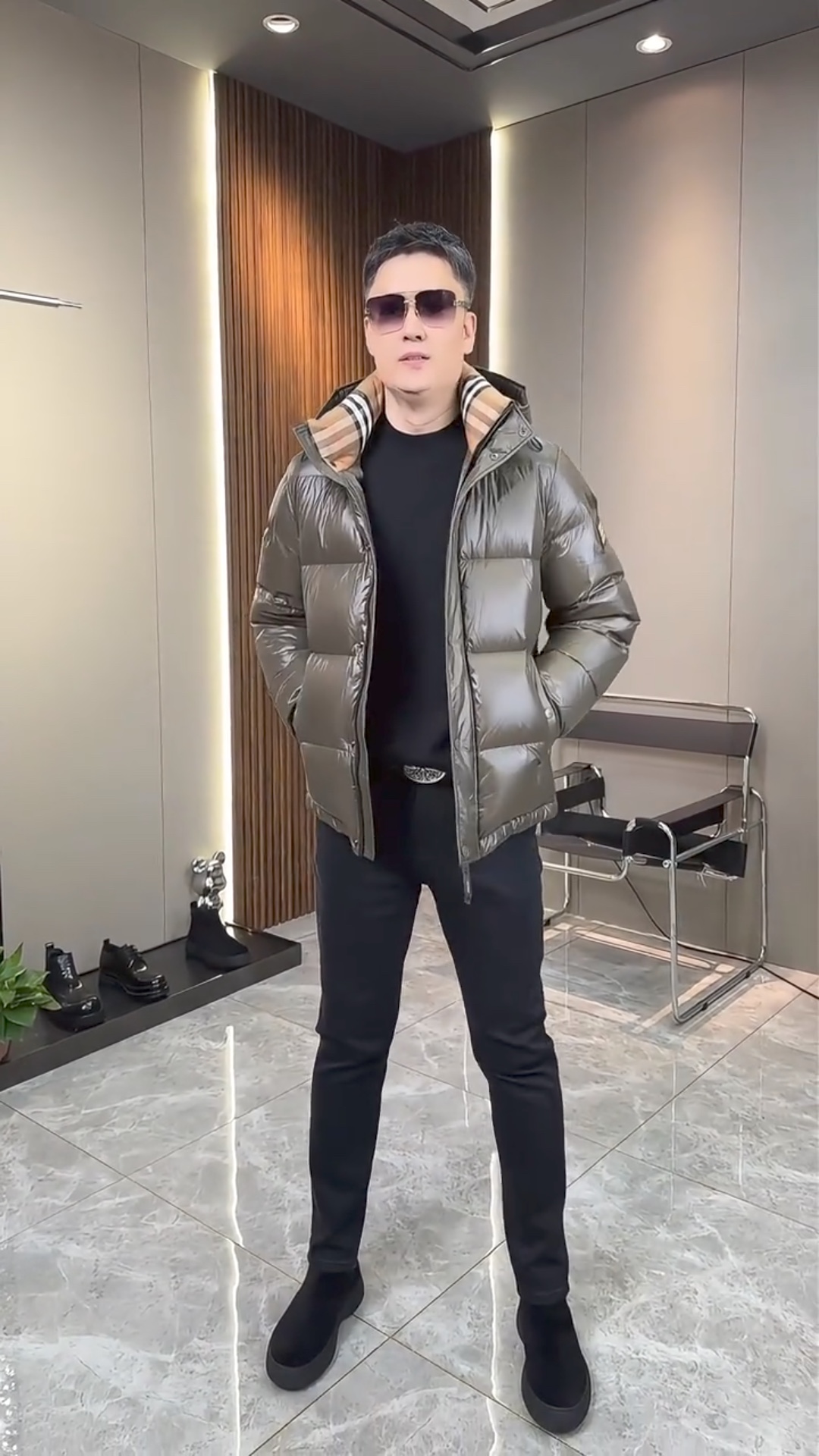 上身图分享
𝗕𝘂𝗿𝗯𝗲𝗿𝗿𝘆博柏利 /巴宝莉 字母徽章 羽绒服