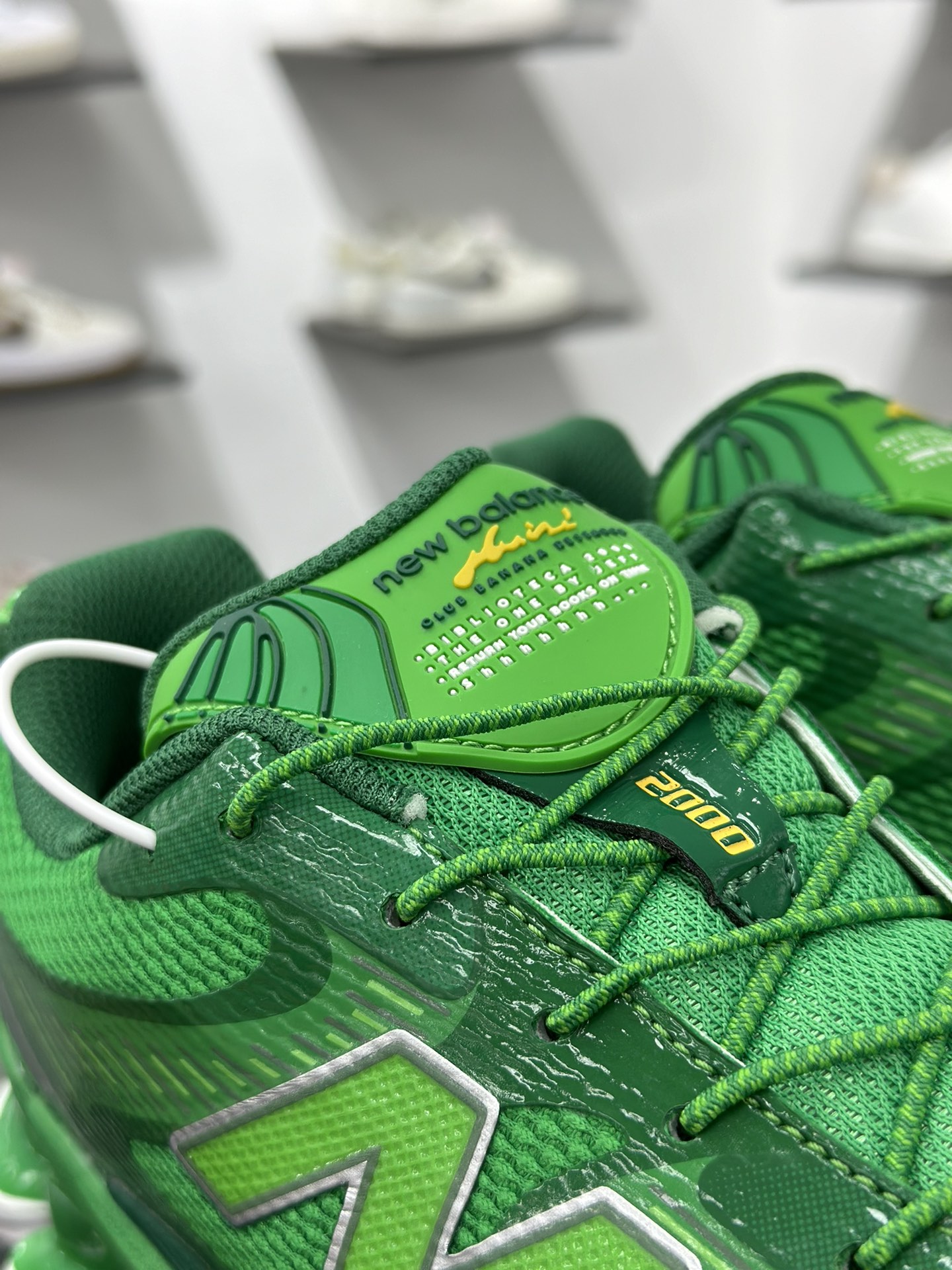 220 全新C版舒适脚感，成为2025年复古潮流爱好的推荐单品 U2000ME