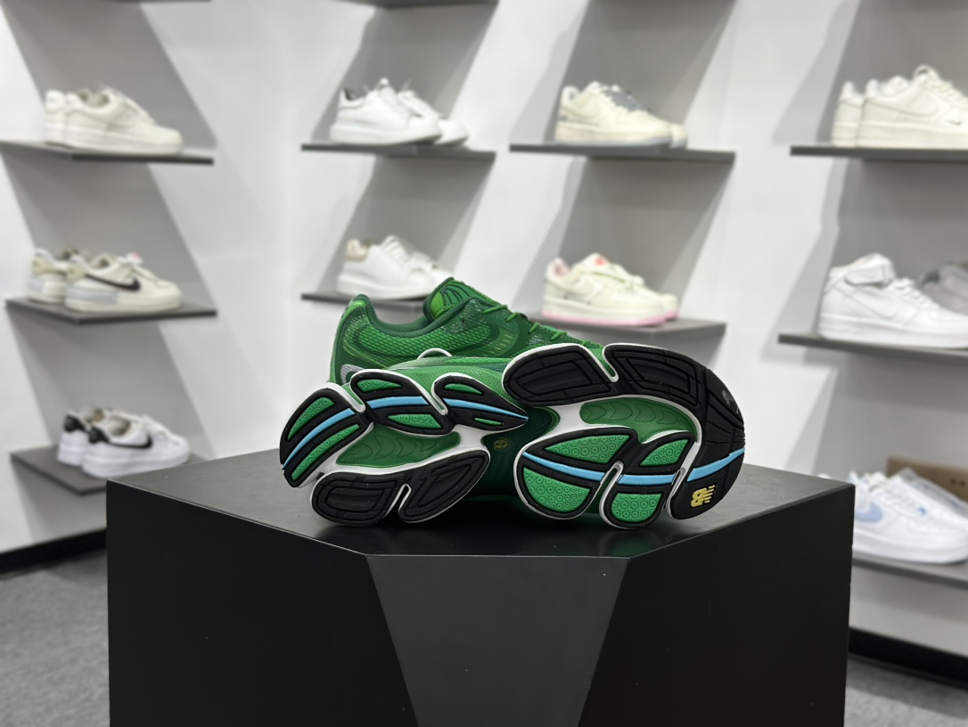 220 全新C版舒适脚感，成为2025年复古潮流爱好的推荐单品 U2000ME