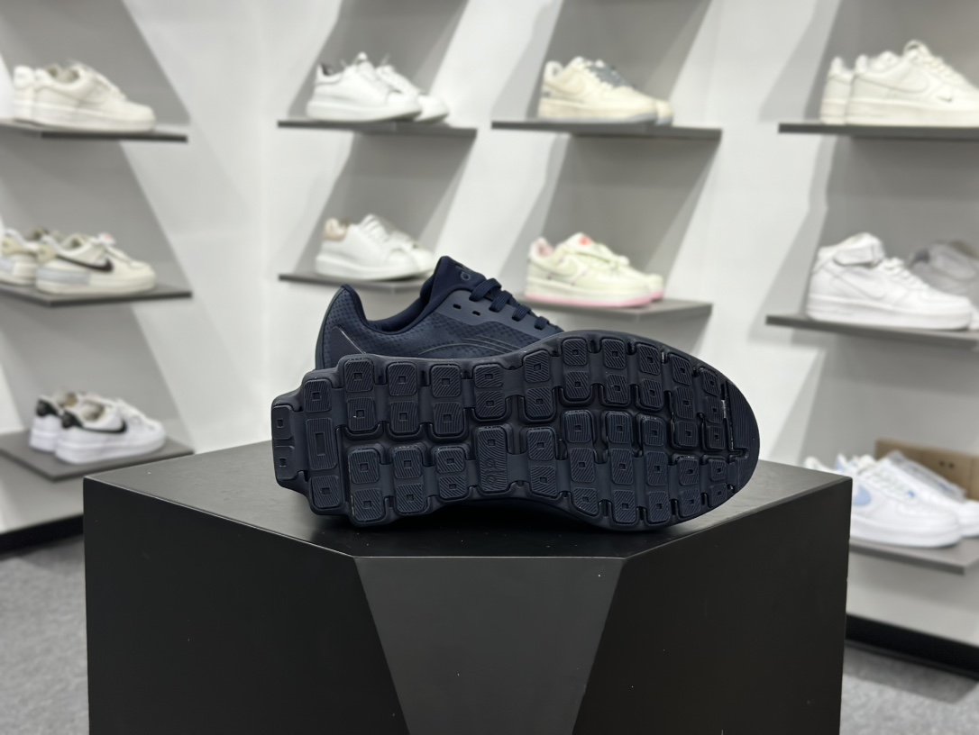 180 ALO alo yoga Alo Runner 深蓝 舒适百搭透气低帮跑步鞋