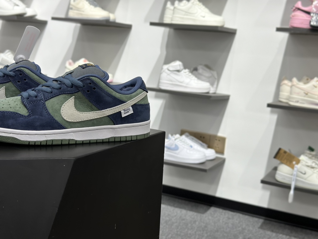 200 Nike SB Dunk Low HF3063-002