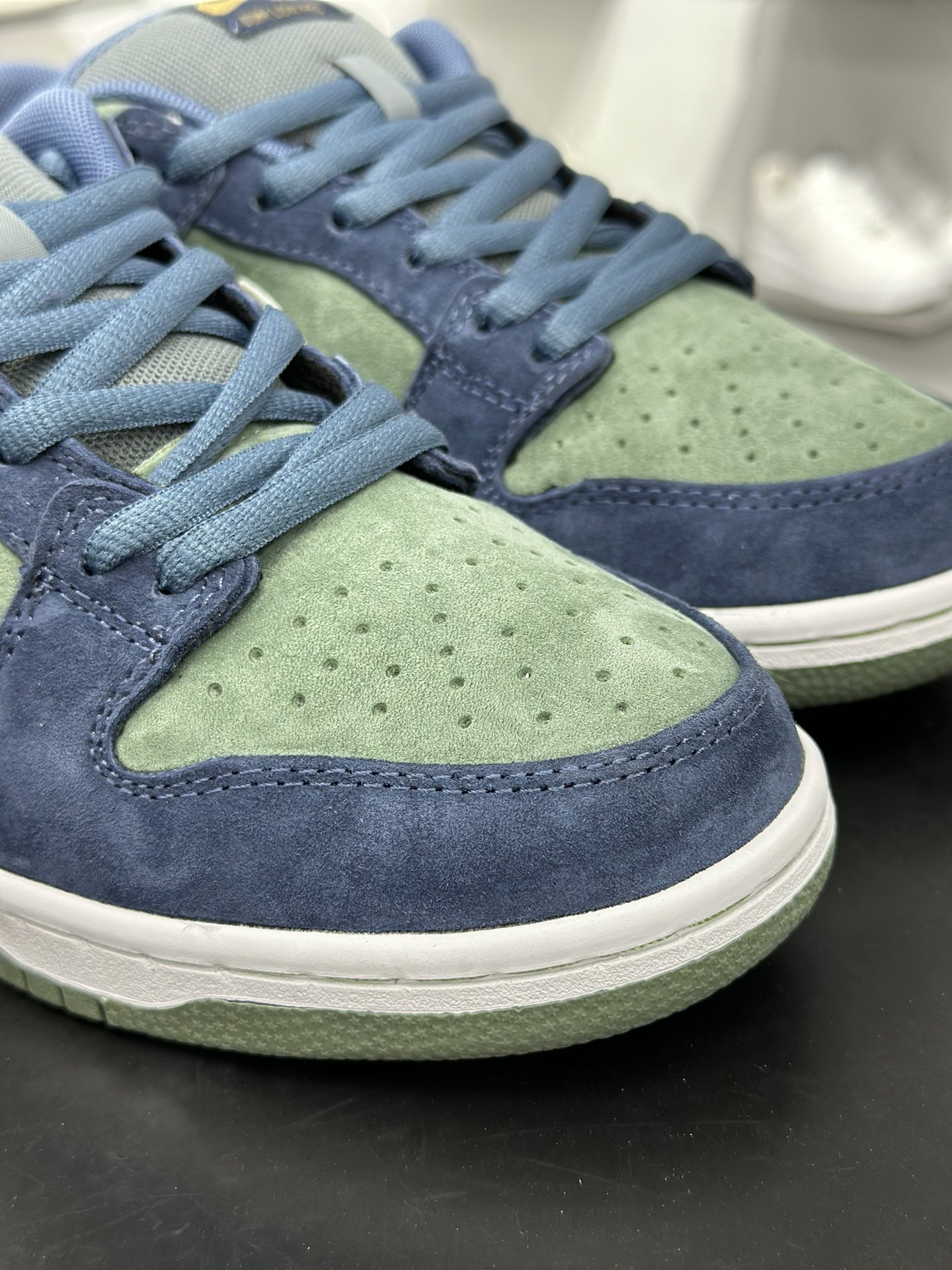 200 Nike SB Dunk Low HF3063-002