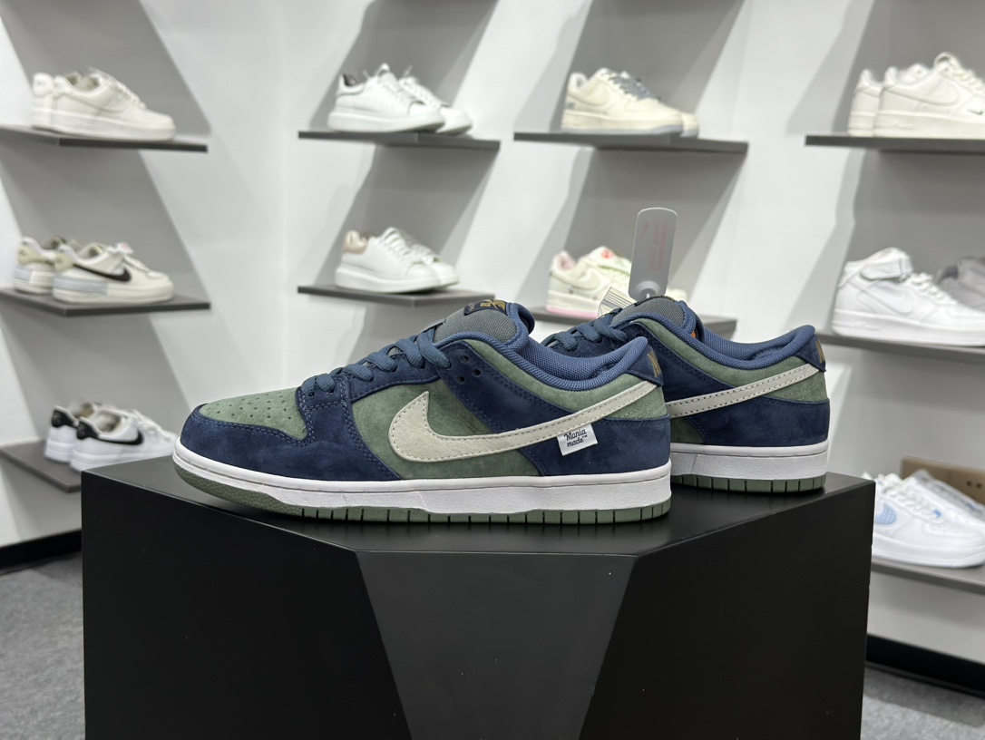 200 Nike SB Dunk Low HF3063-002