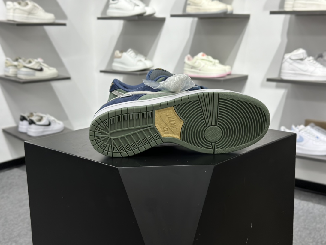 200 Nike SB Dunk Low HF3063-002