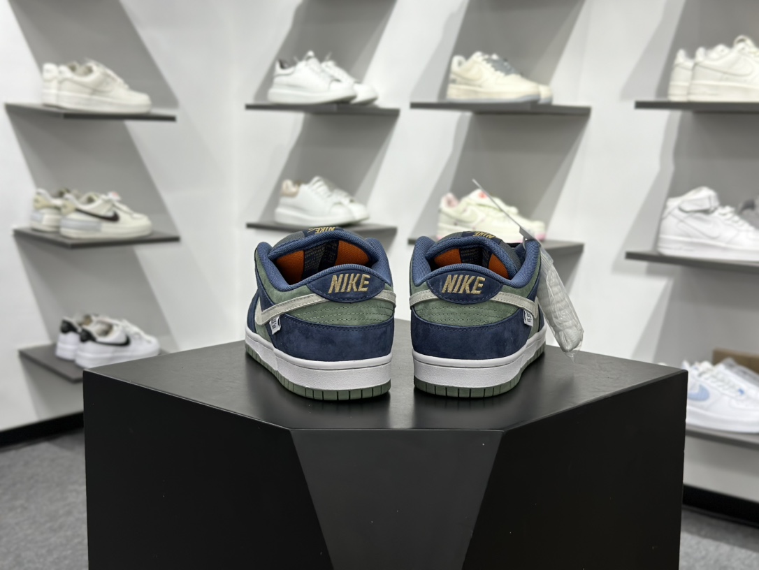 200 Nike SB Dunk Low HF3063-002