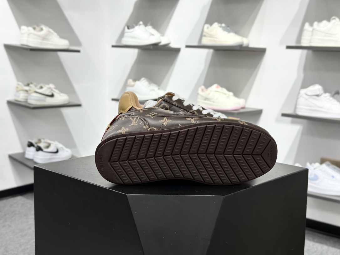 420 LouisVuittonLVxNigo联款ButtersoftFW25最新款阿甘休闲运动面包鞋