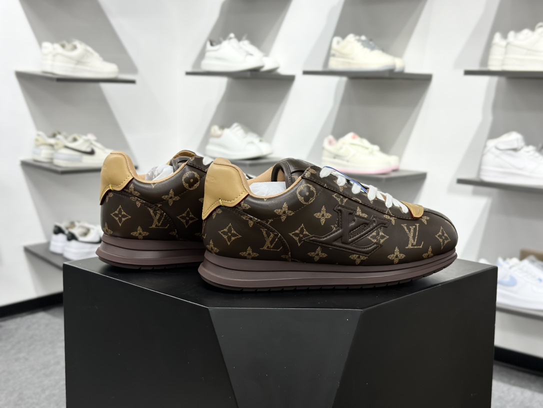 420 LouisVuittonLVxNigo联款ButtersoftFW25最新款阿甘休闲运动面包鞋
