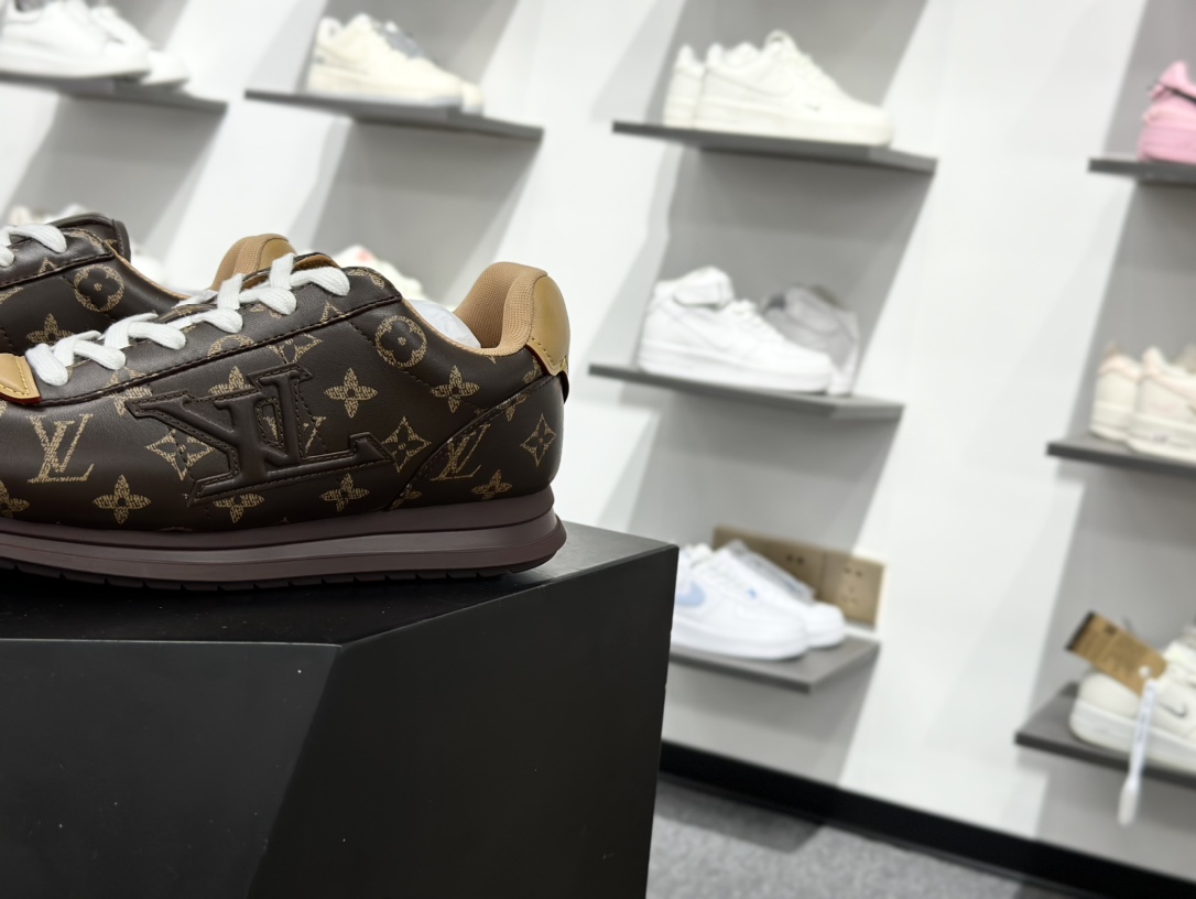 420 LouisVuittonLVxNigo联款ButtersoftFW25最新款阿甘休闲运动面包鞋