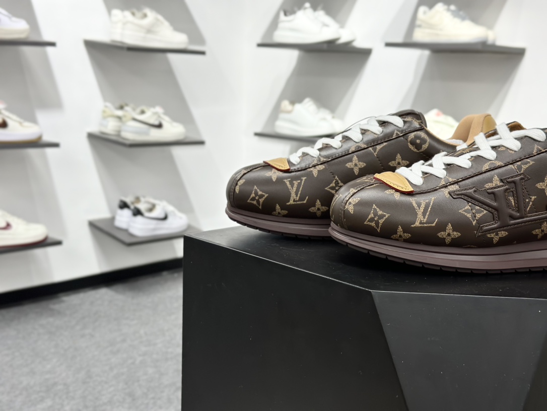 420 LouisVuittonLVxNigo联款ButtersoftFW25最新款阿甘休闲运动面包鞋