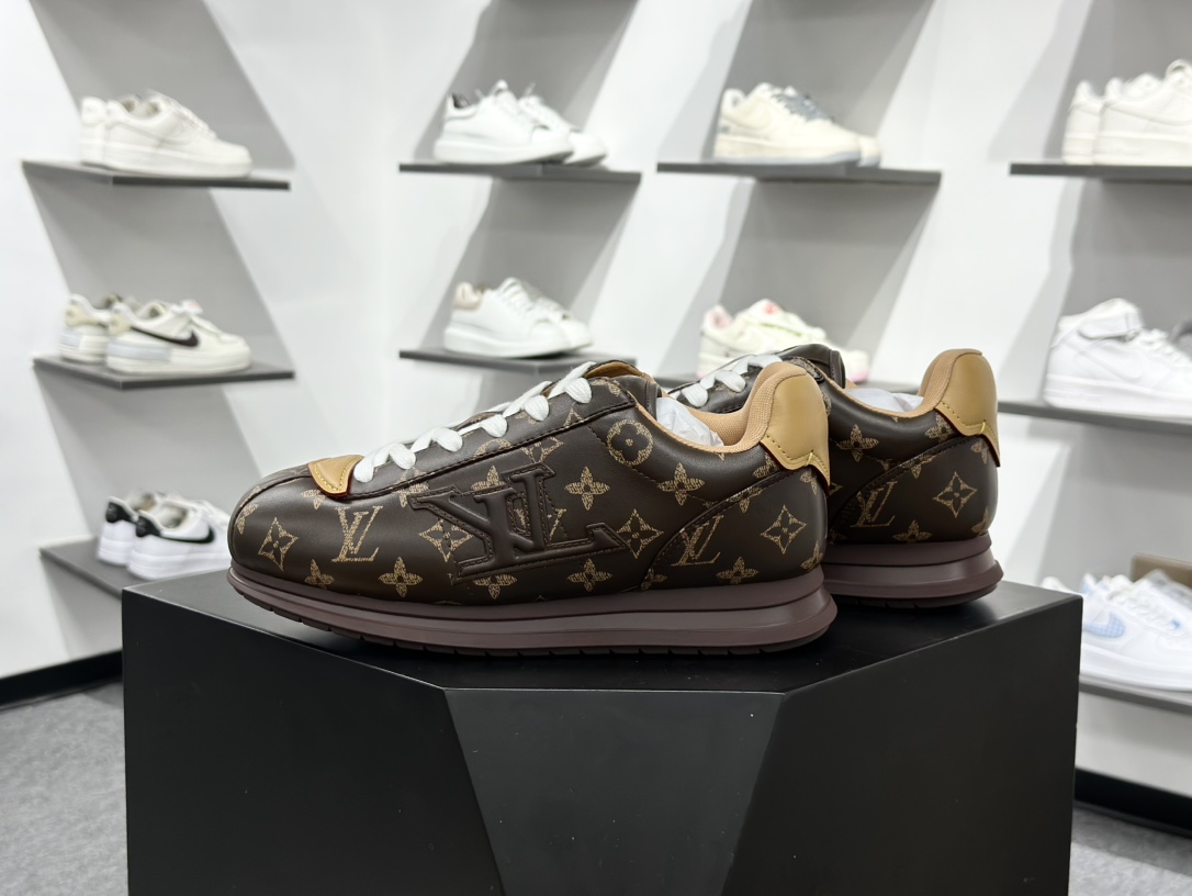 420 LouisVuittonLVxNigo联款ButtersoftFW25最新款阿甘休闲运动面包鞋