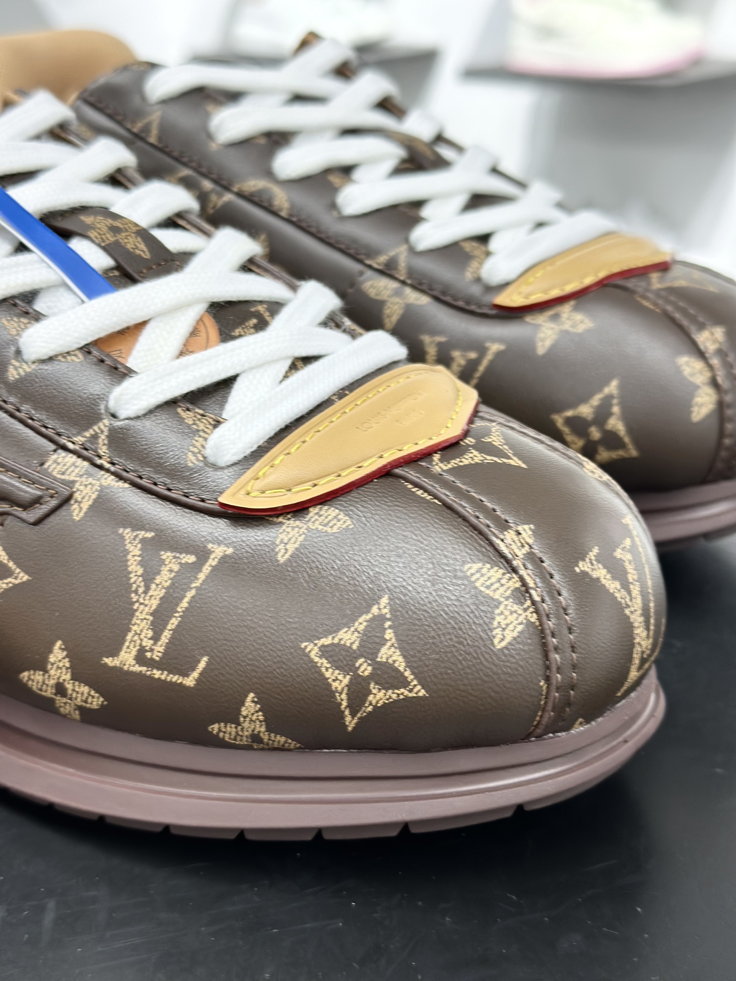 420 LouisVuittonLVxNigo联款ButtersoftFW25最新款阿甘休闲运动面包鞋