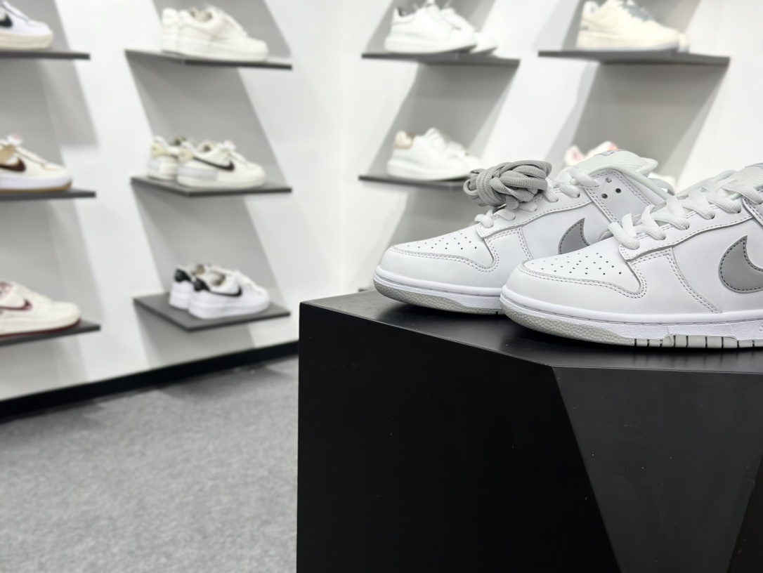 320 Nike Dunk SB DUNK LOW PRO QS x Supreme 白灰 HQ8487-100