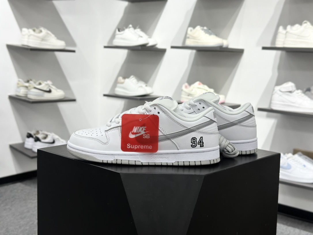 320 Nike Dunk SB DUNK LOW PRO QS x Supreme 白灰 HQ8487-100