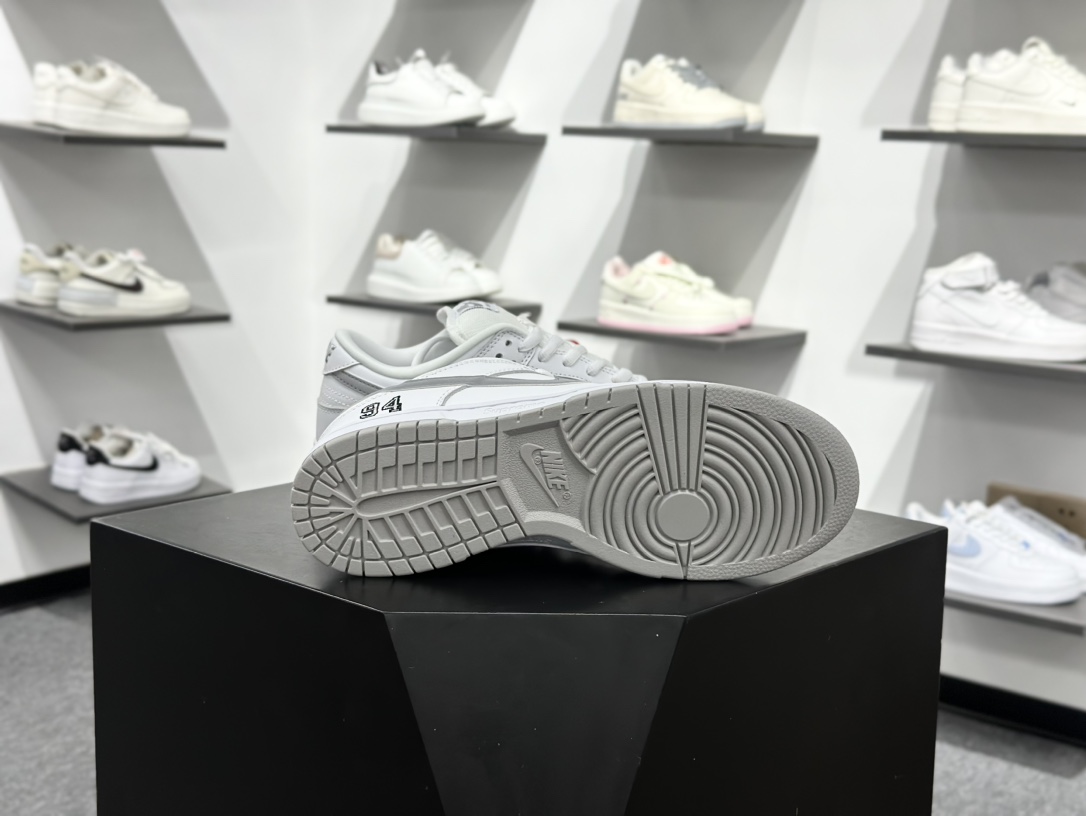 320 Nike Dunk SB DUNK LOW PRO QS x Supreme 白灰 HQ8487-100