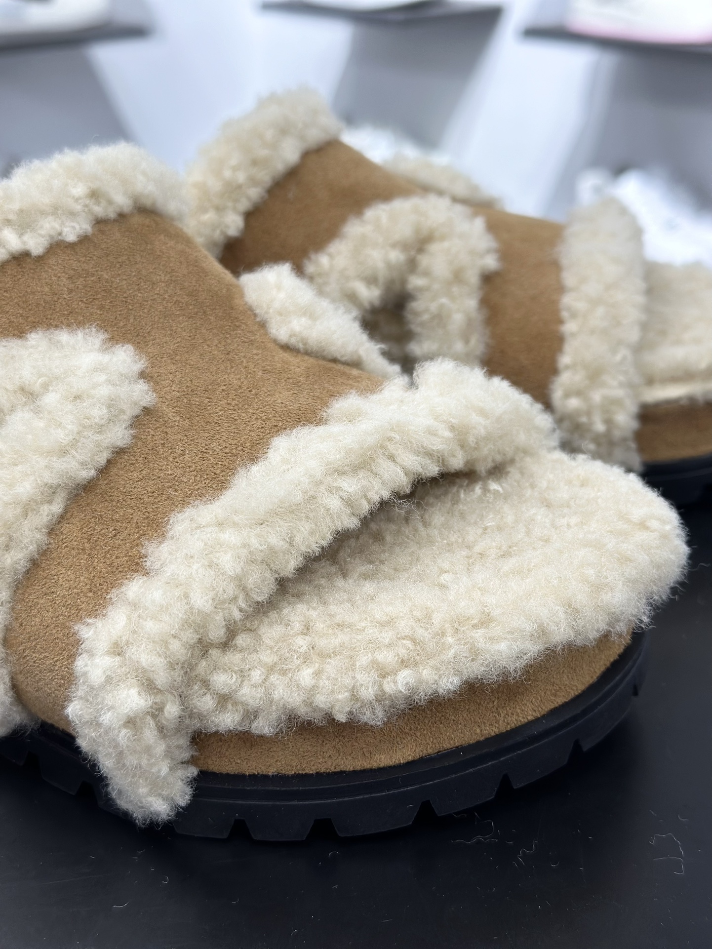 220 GG-CC GG-CC Chunky Low 厚底增高运动老爹鞋 G25Y9084B