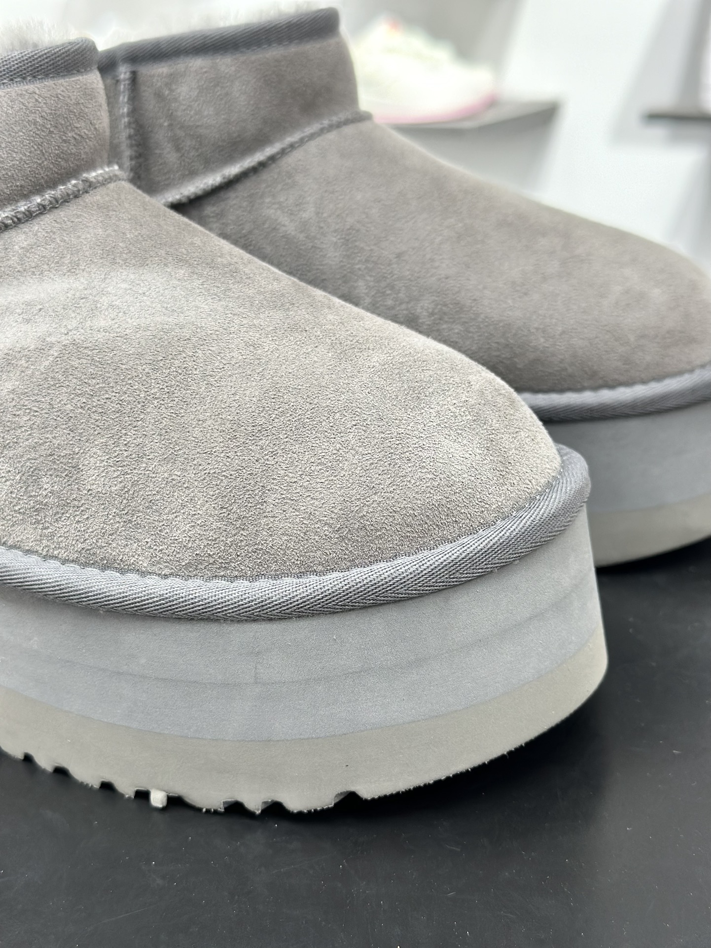 260 UGG 灰色 Mini厚底短筒5cm 小红书爆款 广州外贸大厂生产 鞋头到鞋垫真羊皮毛一体 独立外盒包装