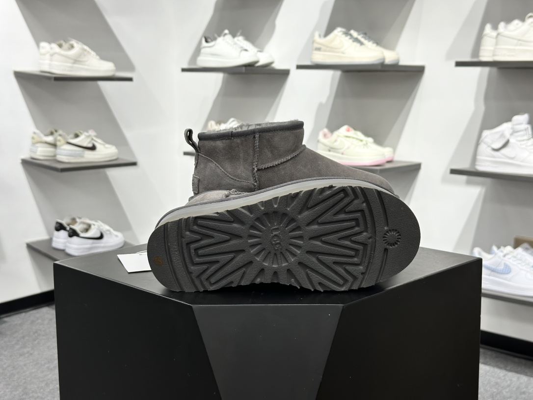 260 UGG 灰色 Mini厚底短筒5cm 小红书爆款 广州外贸大厂生产 鞋头到鞋垫真羊皮毛一体 独立外盒包装