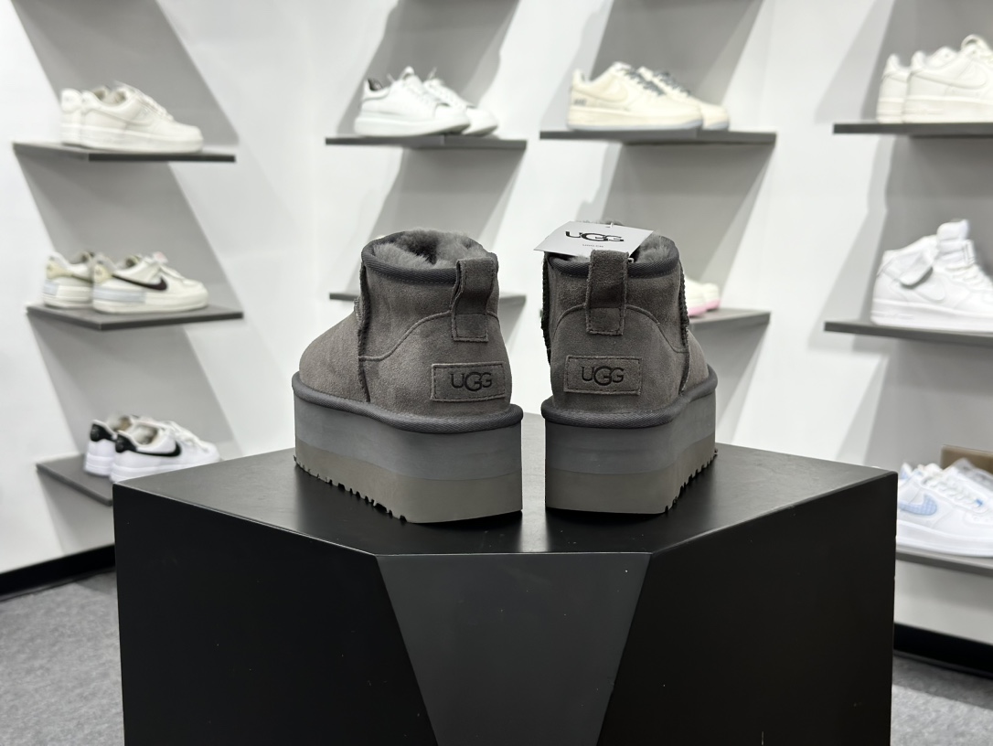 260 UGG 灰色 Mini厚底短筒5cm 小红书爆款 广州外贸大厂生产 鞋头到鞋垫真羊皮毛一体 独立外盒包装