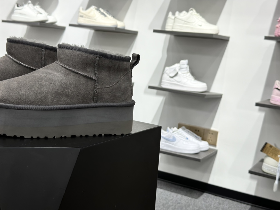 260 UGG 灰色 Mini厚底短筒5cm 小红书爆款 广州外贸大厂生产 鞋头到鞋垫真羊皮毛一体 独立外盒包装