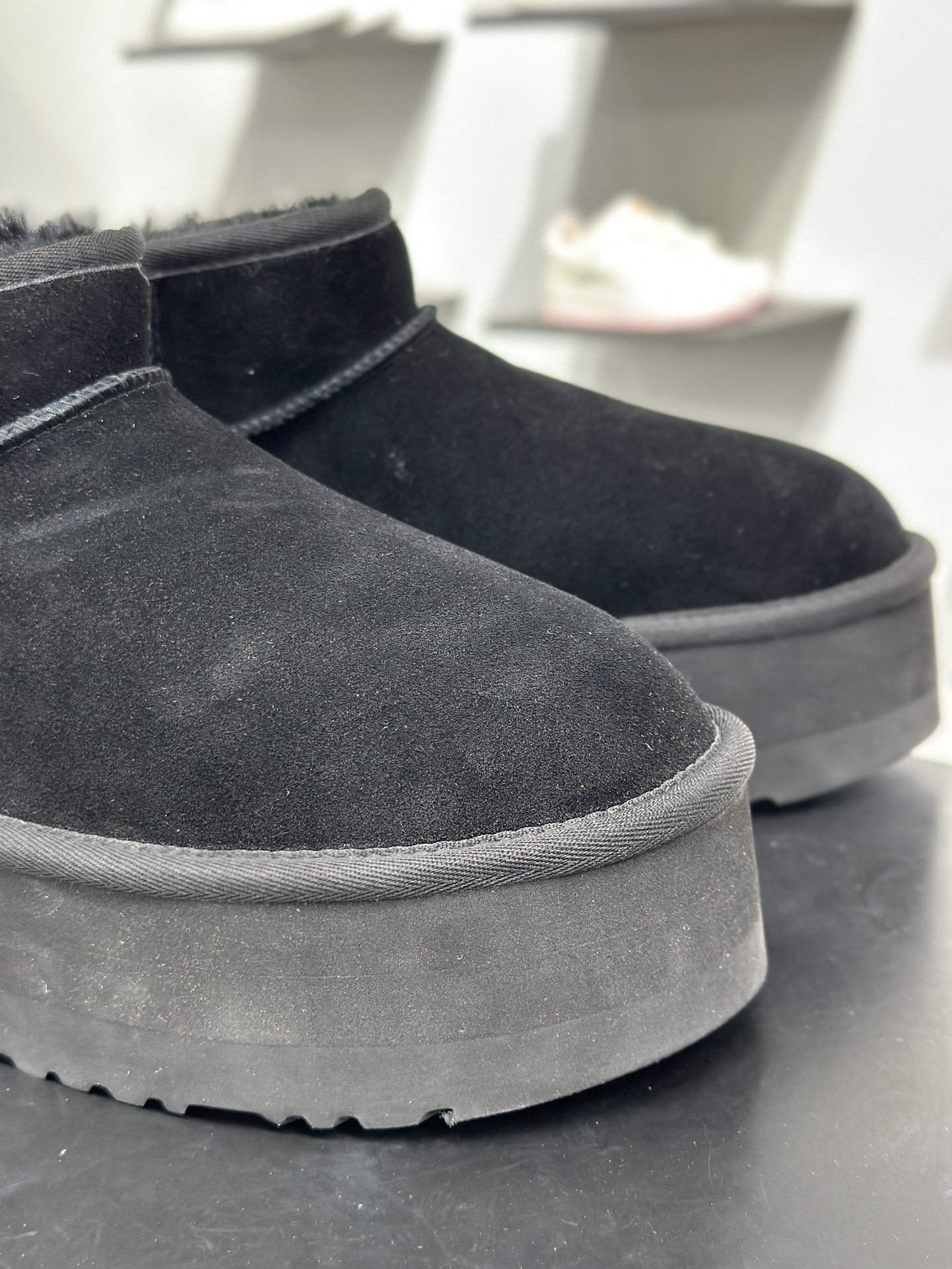260 UGG 黑色 Mini厚底短筒5cm 小红书爆款 广州外贸大厂生产 鞋头到鞋垫真羊皮毛一体