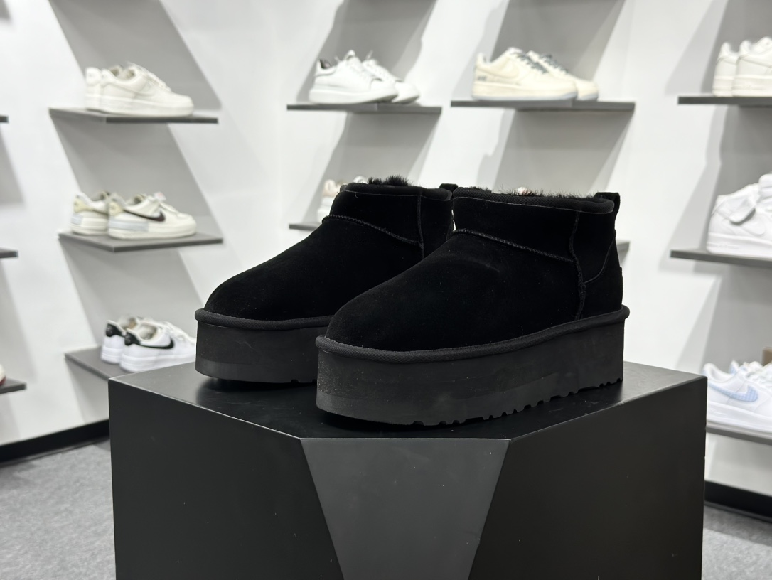 260 UGG 黑色 Mini厚底短筒5cm 小红书爆款 广州外贸大厂生产 鞋头到鞋垫真羊皮毛一体