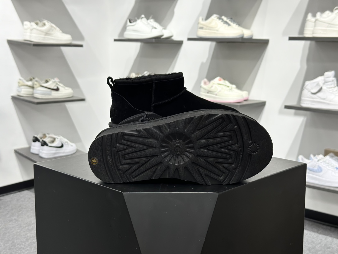 260 UGG 黑色 Mini厚底短筒5cm 小红书爆款 广州外贸大厂生产 鞋头到鞋垫真羊皮毛一体