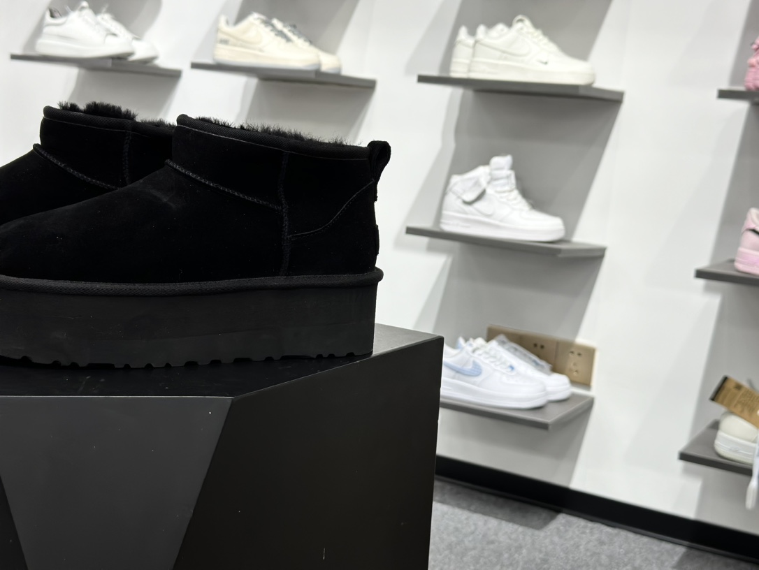 260 UGG 黑色 Mini厚底短筒5cm 小红书爆款 广州外贸大厂生产 鞋头到鞋垫真羊皮毛一体