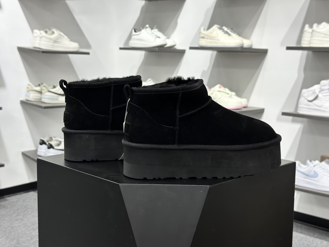 260 UGG 黑色 Mini厚底短筒5cm 小红书爆款 广州外贸大厂生产 鞋头到鞋垫真羊皮毛一体