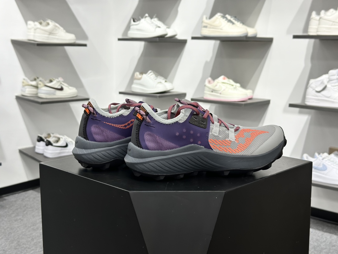 200 SAUCONY索康尼 ENDORPHIN RIFT系列 低帮缓震跑步鞋 S10856-125