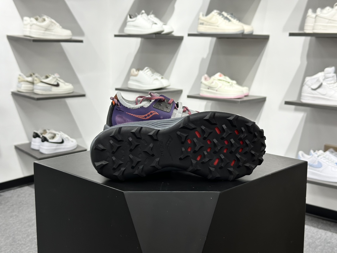 200 SAUCONY索康尼 ENDORPHIN RIFT系列 低帮缓震跑步鞋 S10856-125