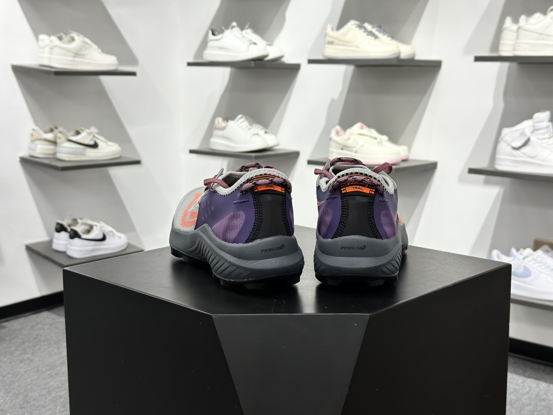 200 SAUCONY索康尼 ENDORPHIN RIFT系列 低帮缓震跑步鞋 S10856-125