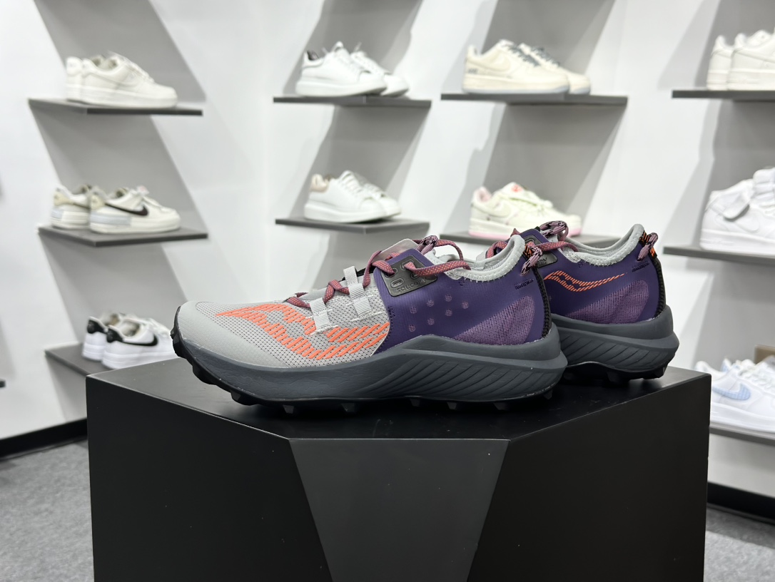 200 SAUCONY索康尼 ENDORPHIN RIFT系列 低帮缓震跑步鞋 S10856-125