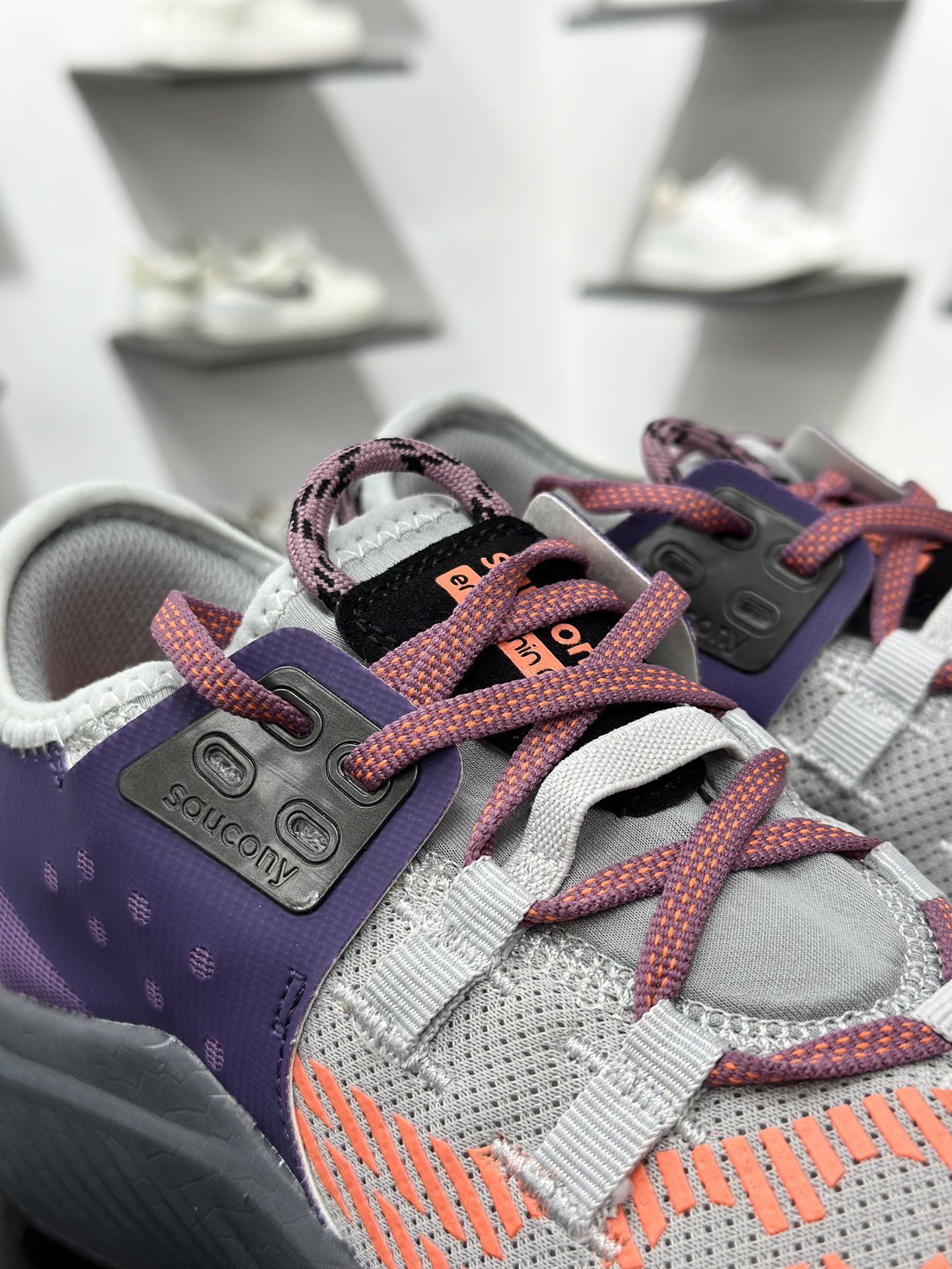 200 SAUCONY索康尼 ENDORPHIN RIFT系列 低帮缓震跑步鞋 S10856-125