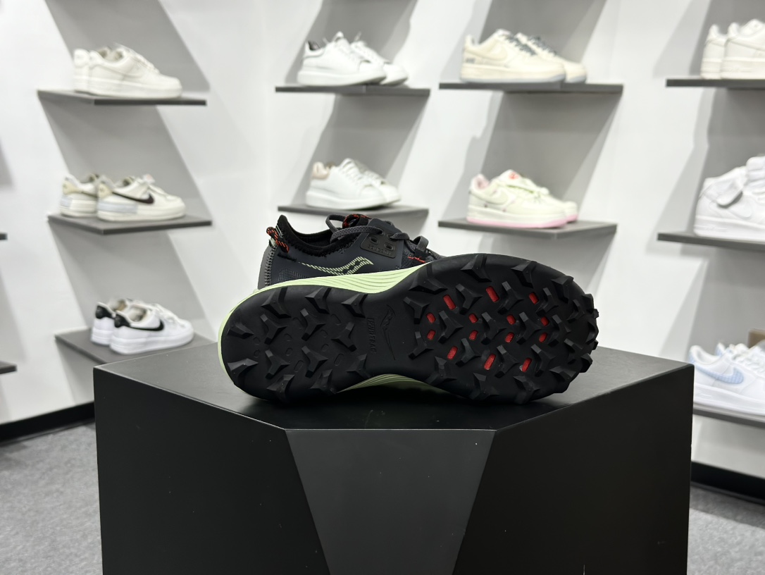 200 SAUCONY索康尼 ENDORPHIN RIFT系列 低帮缓震跑步鞋 S20856-31