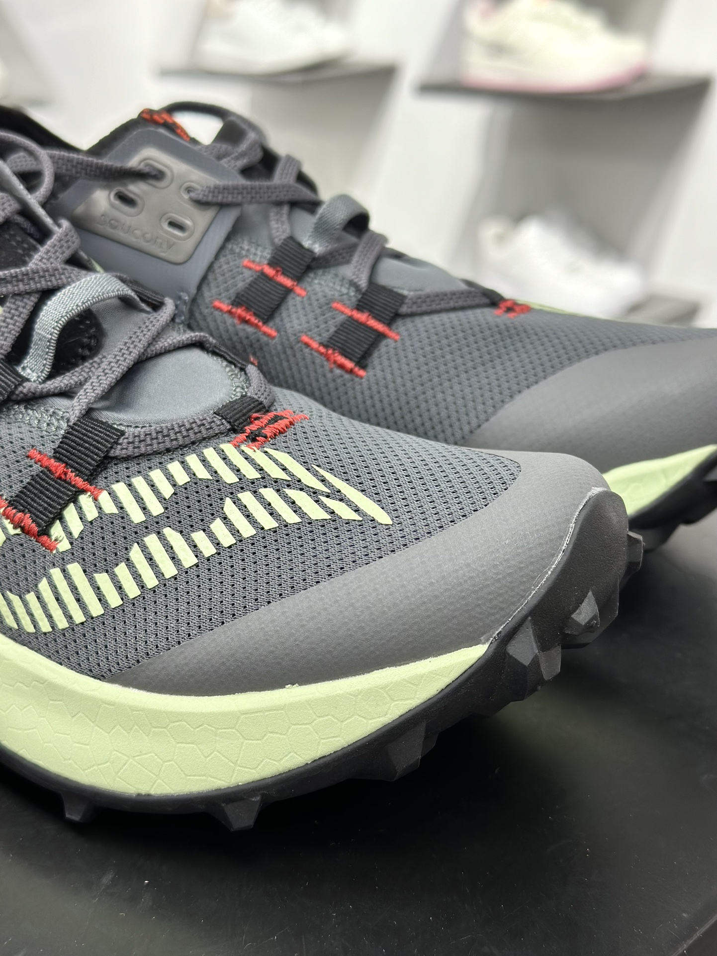 200 SAUCONY索康尼 ENDORPHIN RIFT系列 低帮缓震跑步鞋 S20856-31