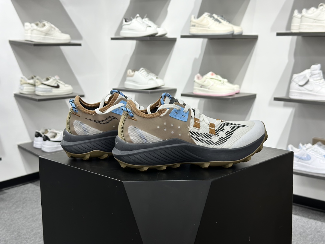 200 SAUCONY索康尼 ENDORPHIN RIFT系列 低帮缓震跑步鞋 S20856-20