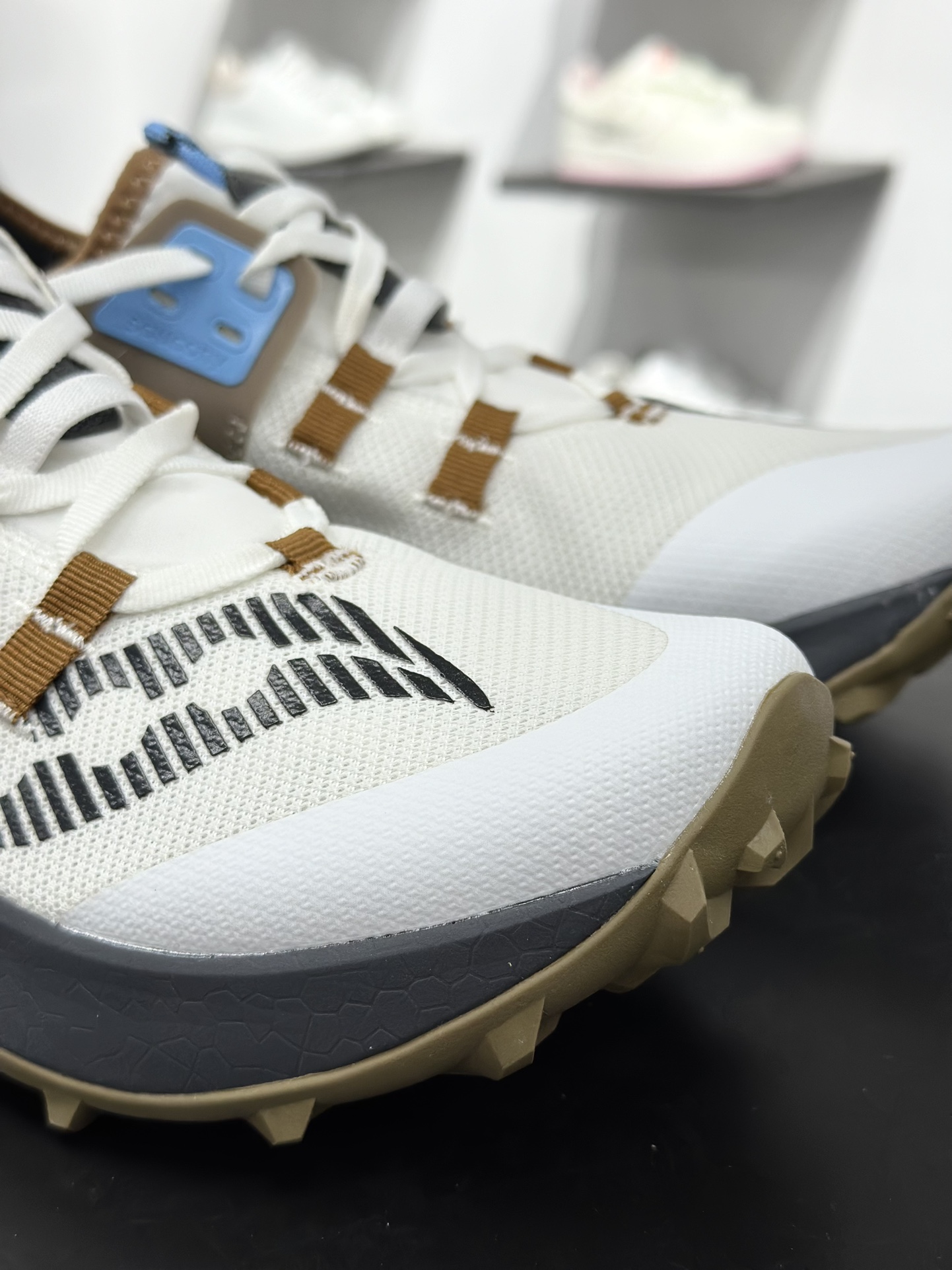 200 SAUCONY索康尼 ENDORPHIN RIFT系列 低帮缓震跑步鞋 S20856-20